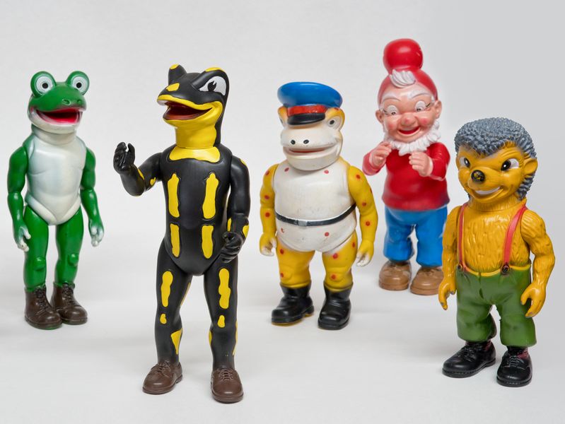 Fünf Figuren der Firma Salamander von Lurchi und seinen Freunden. Foto: Ingo Kröner.
